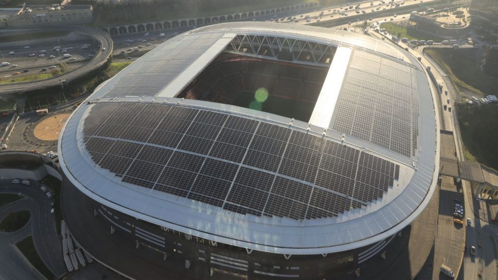 stade football a l'énergie solaire